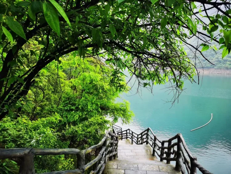 清江画廊临水栈道与江畔步道
